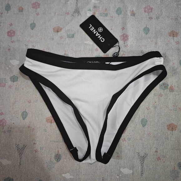 Chanel swimsuit set - Picture 2 of 4